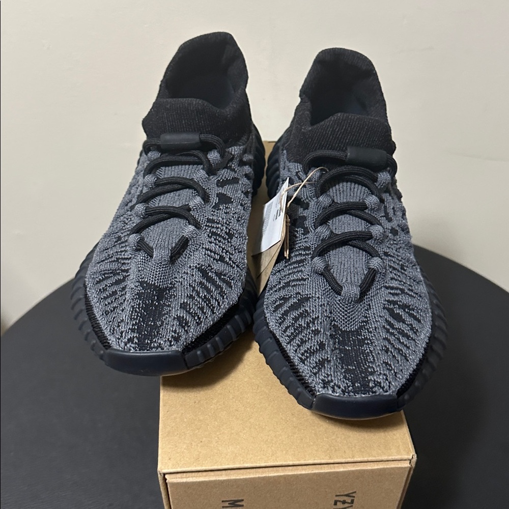 adidas Yeezy Boost 350 V2‎ CMPCT
'Slate Onyx'